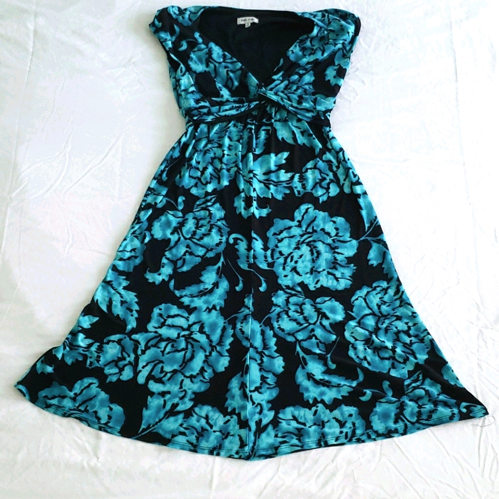 Black and Blue-Jones Studio-Size 4